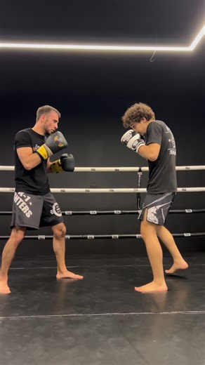 20K views · 39 reactions | Muay Thai Technique Catch the kick and Counter with an Elbow #MuayThai #MuayThaiTechnique #KickDefense #ElbowStrike #CatchAndCounter #MartialArts #ThaiBoxing #CombatSkills #FightTraining #MuayThaiTraining #المواي_تاي #كيك_بوكسينغ #تدريب_مقاتلين | K-1 Fighters | Facebook