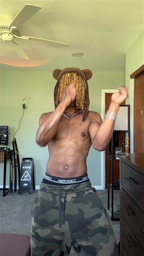 NO SPACE TO DANCE! >:( #fyp #fashion #model #fun #dance (dc: @★ 𝑅𝐸𝐿𝐿★)