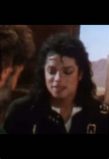 Michael Jackson's Iconic Dance Moves Highlighted