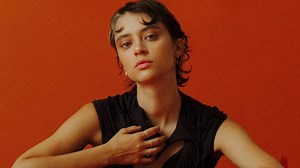 L’artiste Pomme mêle cirque et musique ce soir sur France 4