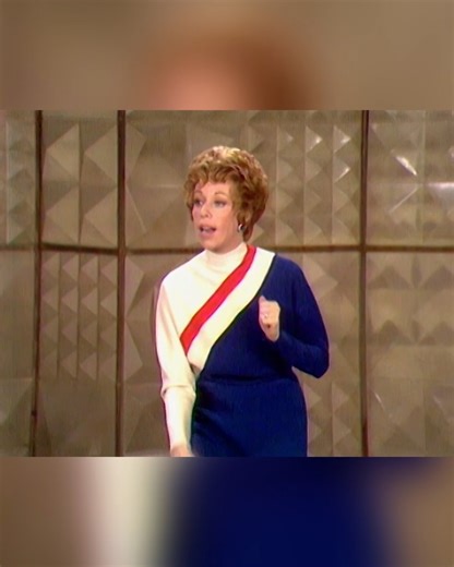 Who is prettier: Carol, guest star Ronnie Schell or the inquisitive audience? #comedy #carolburnettshow #fblifestyle | The Carol Burnett Show (OFFICIAL)