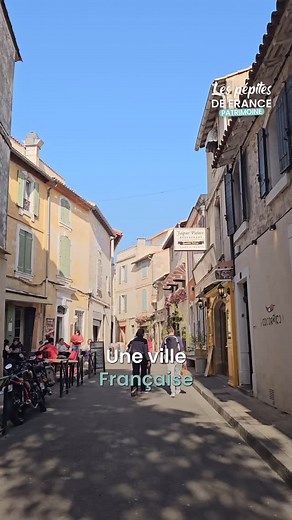 209K views · 152 reactions | Une ville à l’image de l’Antiquité  Arles, c’est une petite ville située en Provence ! On y retrouve une architecture médiévale ainsi qu’un art de vivre à la Française朗 Splendide non ? #pepitesdefrance #voyage #pepite #france #tourisme #découverte #patrimoine | Les Pépites de France | Facebook