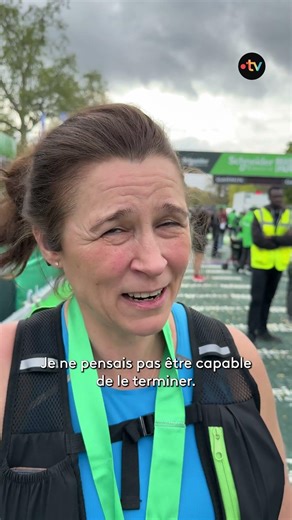 La dernière finisher du Marathon de Paris acclamée #shorts
