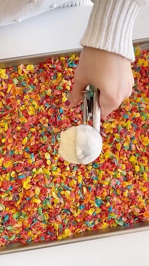 956K views · 5K reactions | ❄️ FUN DESSERT ALERT! Scoop of vanilla ice cream and roll it in Fruity Pebble Cereal.  Freeze for 30 minutes and enjoy! PS. No show ball fights allowed! ❄️ #easyrecipes #dessert #fruitypebbles #nobake #allrecipes | Best Friends For Frosting by Melissa Johnson | Facebook