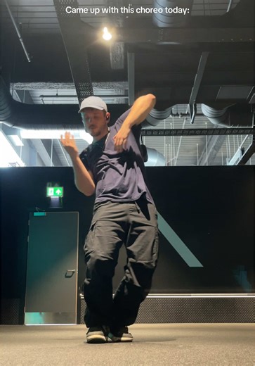 Challenging Male Solo Dance Choreography in Hiphop