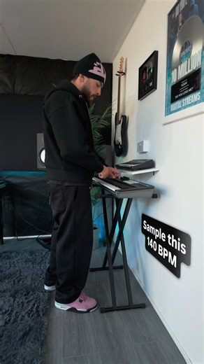 Sample this 🎹140 BPM, B minor #samplethis #beatmaker #musicproducer #musician #producer