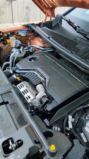 4.5K views · 17 reactions | Opel Grandland impresionează printr-un design clar, echilibrat și o atitudine sigură. Este un SUV care se adaptează perfect ritmului urban, fără să-și piardă confortul sau versatilitatea. O alegere inteligentă pentru cei care vor mai mult de la mașina lor de zi cu zi! Puteți urmări test drive-ul complet pe contul nostru de YouTube! | Autovit.ro | Facebook