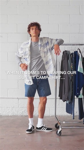 LEVI’S® 夏日新番－古巴領印花短襯衫，你是哪門穿搭派？ 🪵微涼外搭派 當天氣轉涼時，只要長袖上衣再套件短袖襯衫就十分有型。 ☀️優雅休閒派 將襯衫紮進褲裡並解開最上面的鈕扣，休閒襯衫也能走精緻風！ 🏕️經典不敗派 內搭T恤、不紮襯衫，打造輕鬆愜意的夏日氛圍。 #LiveInLevis | Levi's