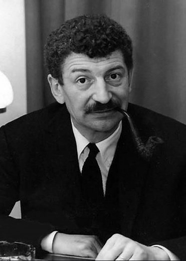 QUEL EST VOTRE MÉTIER ? COMÉDIEN ! 🎬 « Je crois que les gens de spectacle vivent en double file (...) et qu’un acteur cocu souffre plus qu’un banquier cocu ! » Le cinéaste Yves Robert nous livre sa réflexion sur ce métier fou qu'est la comédie. À quelques heures des #Cesar, madelen, notre plateforme SVOD, vous livre les plus belles confessions d'acteur·ices >>> https://madelen.ina.fr/selection/5313/Demandez-le-César- | INA