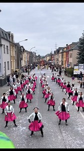 Une chorégraphie du coup de marteau 🇨🇮🎼🎶❤️ quelque part dans le monde 🌍 | Nouveau Dossier