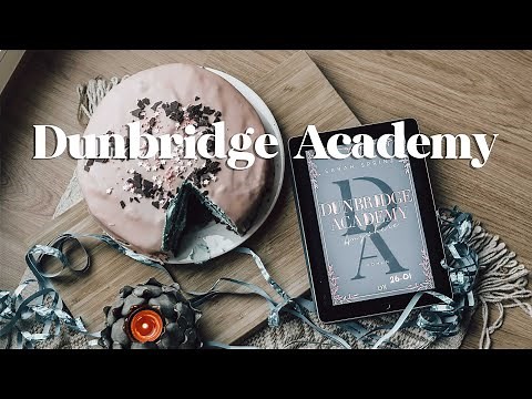 Wir feiern den Release der "Dunbridge Academy" von Sarah Sprinz