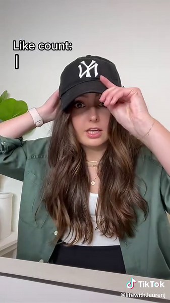 How to Wear a Baseball Hat with Hair Down: Easy Styling Tips