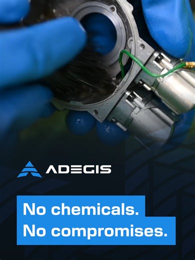 Cleanliness in servicing is not cosmetic – it’s the foundation of effective and safe repairs. At the ADEGIS service center, we use BIO-CIRCLE biological cleaning systems, which allow us to thoroughly clean motor and servo motor components without using aggressive solvents. The fluid operates in a closed loop, and thanks to microorganisms, we use far fewer chemicals – a benefit for the environment and for our employees. Clean components = more effective repairs and longer device lifespan.