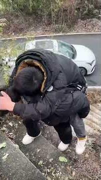 A kind man rescued a poor person who had fainted in the middle of the road. #funny