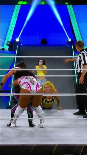 #ThunderRosa stopped #TayaValkyrie from handing off the turnbuckle during #AEWBOTB!