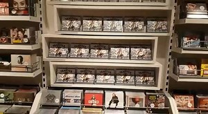 33K views · 428 reactions | Hey Leute! Nachdem iTunes völlig überraschend einen TRAUFFER Storetakeover gemacht hat, zieht EX LIBRIS nach.  Da einzelne Filialen letzten Freitag bereits ausverkauft waren, sollten nun aktuell alle wieder mit SCHNUPF. SCHNAPS + EDELWYSS bestückt sein... :) :)  ...wir freuen uns und danken für den Support! 珞☺️ M. | TRAUFFER | Facebook