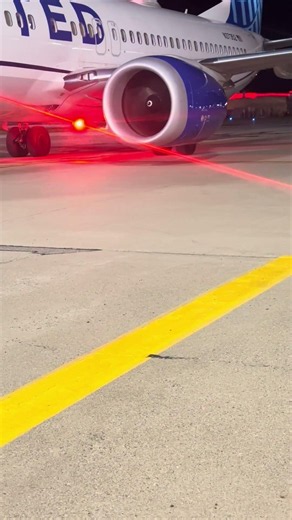 United Airlines Boeing 737 max 8 engine check #airplane ✈️ #airport #airplanespotting