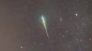 WOW! Incredible timelapse footage of the Orionids meteor shower in Nova Scotia shows the moment when a meteor slammed into Earth's atmosphere, with the fireball glowing brightly just before breaking apart ☄️ STORY: https://bit.ly/3TDYrHR | FOX 13 News - Tampa Bay