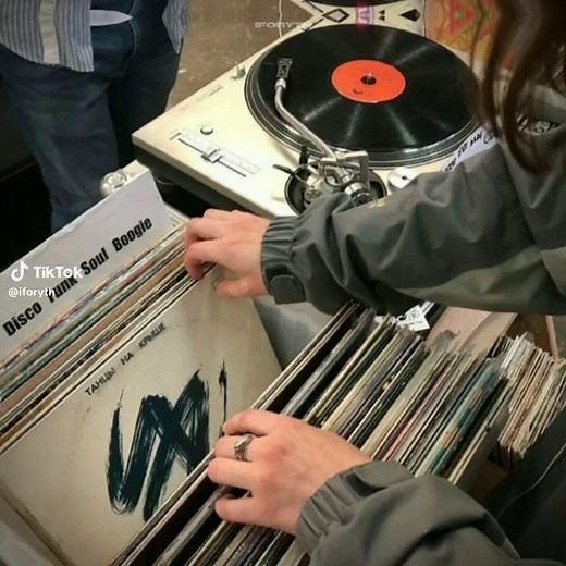 pretty woman~ #bts #bangtan #kpop #tradução #btstradução #like #hoseok #jungkook #status #lyrics #fy #viral #fyp