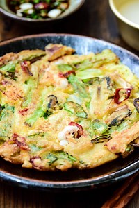Haemul Pajeon (Seafood Scallion Pancake)