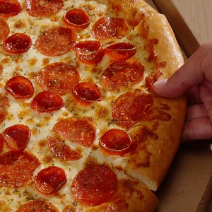 The equation’s simple: $10 Big New Yorker with 6 XL slices and NY-style crust > other dinner plans. Order now. 🍕🤓 | Pizza Hut