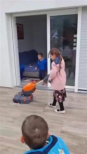 TASKI ULTIMAXX 360Qualità, sostenibilità e maneggevolezza …ultizzarla? Un gioco da “bambini” TASKI Gooooooo! | Simone Coccato