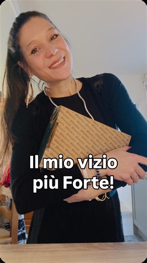 Rossella Gandolfo Choularton on Instagram: "Il mio vizio più forte e preferito. Il Benessere 🥳 Cosa ci sarà dentro ? Lo scopri nelle storie 😍 #mammaitalianaallestero #sanostiledivita #benessere #vitadamoglie #vitadamamma"
