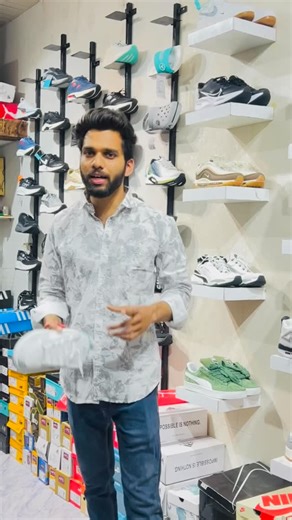 S11 जुते वाला ⛸️ | S11 Shoe Store #s11shoestore #shoes #viral | Instagram