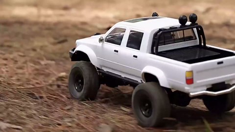 RC Rock Crawler WPL C64-1 RC Truck, 1:16 Scale 2.4GHz Remote Control Truck, 4WD All Terrain Off-Road RC Crawler with LED Lights and 2 Rechargeble Batteries for Adults (White)