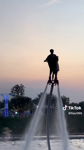 Do not imitate dangerous actions in the video.#flyboard #watersport #flyboarding #waterpark #pool #flying #sport #fyp