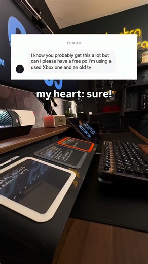 17 reactions |  Comment “setup” or “wallpaper” and I’ll DM you 酪 Share  Save Follow @itssamboakye for more desk inspiration . . . #desksetuptour #interiordesign #wallpaper #office #workfromhome #homeoffice #setupinspiration#desksetup | Itssamboakye | Facebook