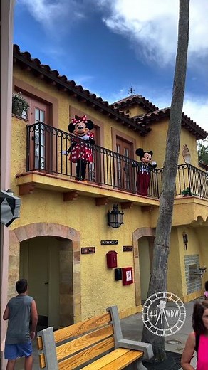 Mickey & Minnie Mouse Welcome Guests to Disney's Hollywood Studios! #shorts