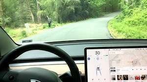 1.7K views · 33 reactions | Tesla Autopilot едет по дороге без...