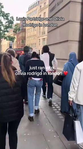 The girl running after her 😭 #louispartridge #foryoupage #foryou #enolaholmes2 #tewkesbury #viral #movie #enolaholmes #oliviarodrigo #louispartridgegirlfriend #singer