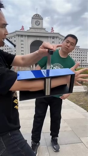 9.9K views | Magic trick explained! | Jonathan Lipnicki | Facebook