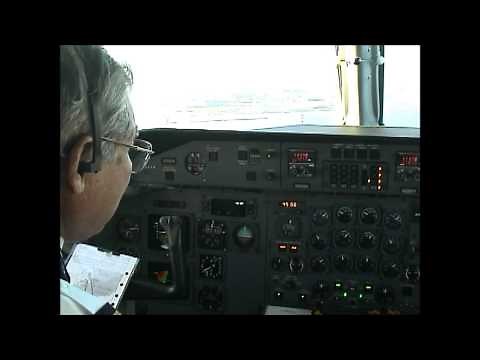 コックピット DHC8