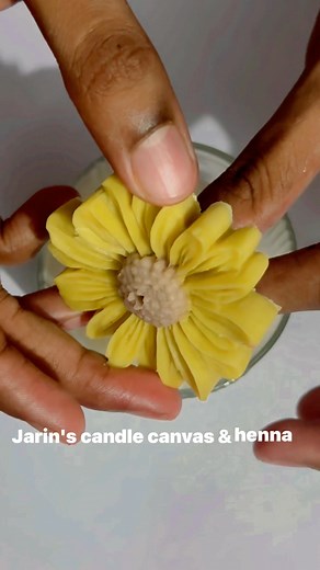 1.3K views · 257 reactions | Daisey jar candle  orderi candle make done  #jar #jarcandles #flower #JarCandleLove #favouriteflower #viralpost2025 | Jarin's Candle Canvas & Henna | Facebook