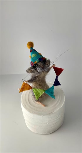Crumbs & Confetti - Festive Mouse Cake Topper - Etsy