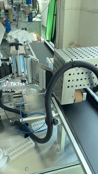 Labeling Hollow Plastic: Expert Tips from Manufacturers