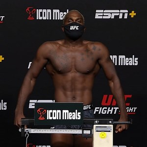 22K views · 690 reactions | Middleweight contender Derek Brunson stepped on the scale at 186 pounds to make the #UFCVegas36 main event official ⚖️ | ESPN MMA | Facebook