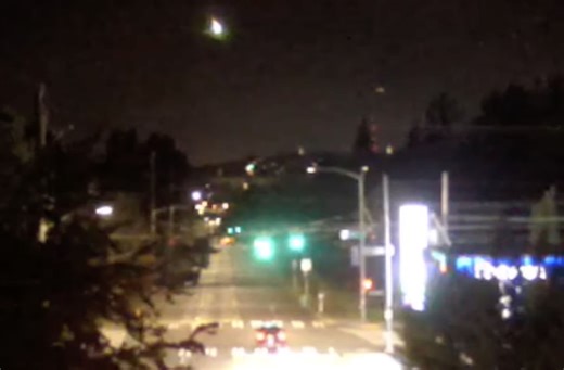 Seattle Traffic Cameras Capture Large Meteor Streaking Through The Sky