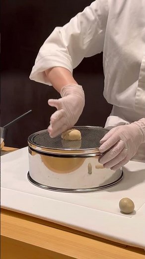 和菓子作りの実演 at 虎屋銀座〜作りたての和菓子を堪能 〜 Wagashi Demonstration at TORAYA GINZA in TOKYO
