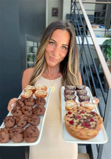 Arrêtez d’acheter des gâteaux industriels à vos enfants et essayez ces recettes, ça vous coûtera moins cher 😂🩷 (1 base pour 4 goûters faits maison) LA BASE YAOURT/VANILLE (à diviser en 4) : 2 yaourts nature 2 pots de compote de pomme 6 œufs 1 pot d’huile de tournesol 1 cac de vanille 1 sachet 1/2 de levure (16g) 5 pots de farine 2 sachets de sucre vanillé 🫐 6 MINIS CŒURS COULANTS MYRTILLES : 1/4 de la pâte 80g de myrtilles à mixer 6 cac de confiture de myrtilles Cuisson 10 min à 180 degrés 🍫