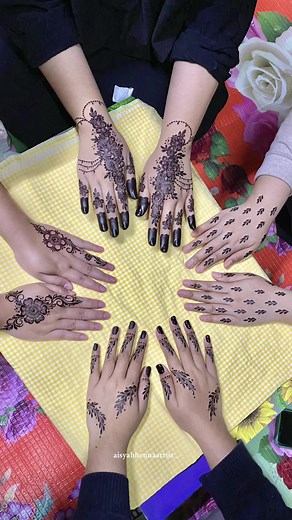 Bride with bridesmaids💅🏻 #henna #hennaartist #fyp #hennadesign #hennaterengganu #foryoupage #hennaart #hennanikah