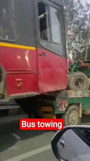 DTC bus tow hoti hui. #delhi #dtc #towing #sumithemraj