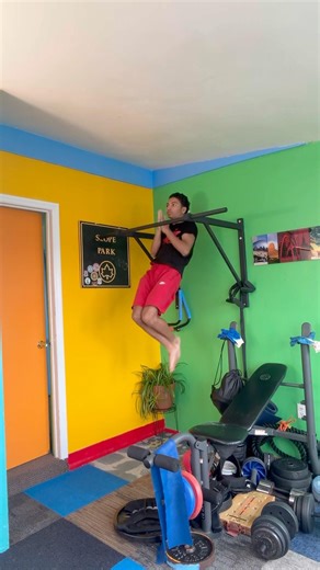 Trying out some clapping pull-ups 💪 #calisthenics