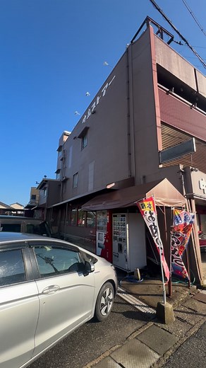 中島ストアー OnlyONEのスーパーに 創業1937年 /石川県 能登 七尾市 on Instagram: "28日、日曜日ですが魚市場開市‼️ 超朝どれ漁港から2時間で届く、鮮度抜群のお魚続々入荷‼️ 待ちに待った、まだまだ本数は少ないですが能登天然寒鰤 肝が美味しいカワハギ 透き通ったアオリイカ、能登の名産、能登牡蠣 これから旬のスルメイカ、正月に欠かせない昆布締め そしてメジマグロ、今日は若干の入荷ですが 加能がに、香箱がにと まだまだ能登の旬が続々入荷‼️ そしてお肉の方でもお肉の日開催‼️ 他店との比較も構いません こだわりのお肉をお買い得に 地元農家さんの正月に欠かせない、朝どれ野菜も‼️ ぜひ年末年始の大切なひとときに 中島ストアーのこだわり、地物、新鮮、美味しい、お買い得の食材で‼️ ご来店お待ちしております🙇‍♂️ #能登 #帰省 #年末年始 #石川グルメ #復興"