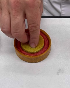 Are you ready to discover the magic of modern French pastries🤩? Join the course “Three Modern French Pastries” by the renowned French Chef Nicolas Lambert @nicolas_lambert🌟🇫🇷! Chef Nicolas is famous for his innovative approach to creating desserts and you have the opportunity to learn the craft from the world-famous Chef🔥. You'll learn how to make three of the most elegant and delicious French pastries: 🌼Vanilla and Caramel Choux 🥥Coconut, Caramel and Lime Cake 🍓Strawberry-Pistachio tart