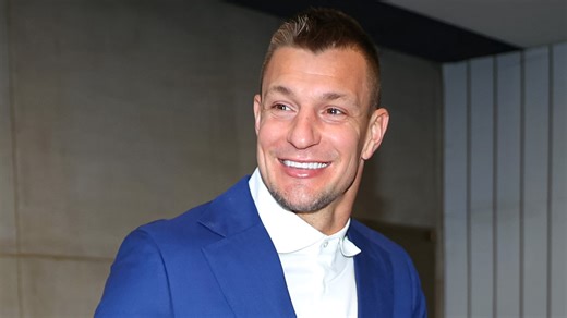 Gronkowski looks unrecognizable as Fox NFL Sunday star shares throwback snap