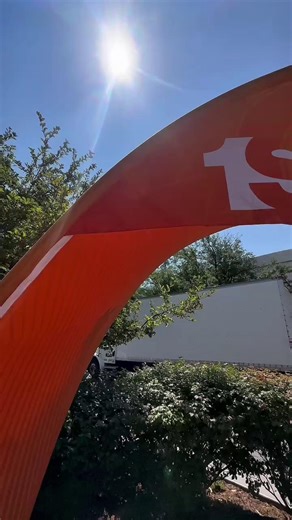 The Our Cube Means Business tour made a flavorful stop at Machete Tequila Tacos and the community showed up hungry for more! 🌮🧡 From tasty local eats to surprise giveaways, our orange cube helped turn an ordinary Friday into a celebration of small business. With more pop-ups coming every week, there are plenty of chances to catch the cube in action. 📍 Clues drop every Thursday on our Facebook and Instagram. 👉 efirstbank.com/cube #OurCubeMeansBusiness #OrangeCubeAlert #BankingForGood | FirstB